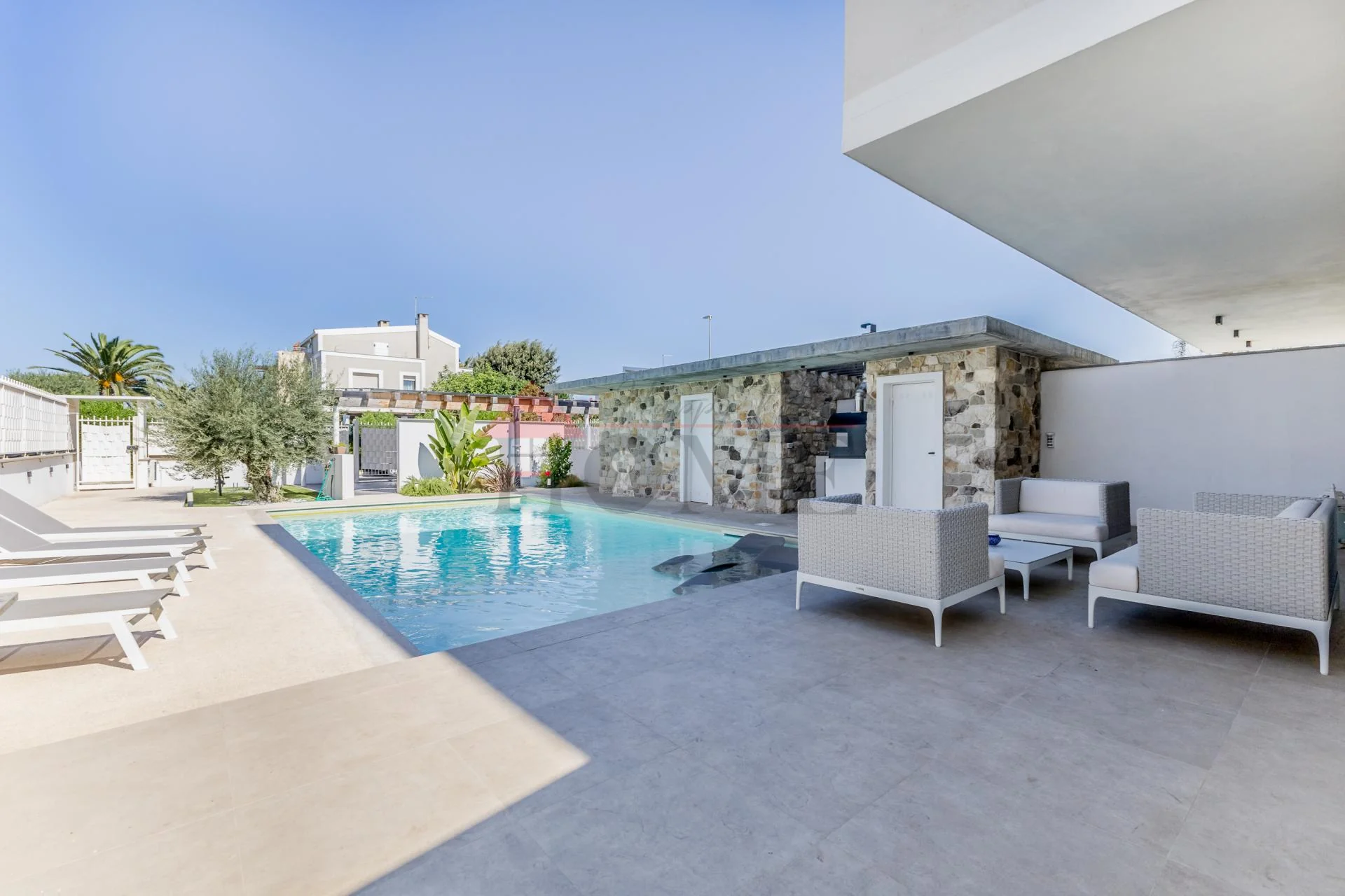 FREGENE – PRESTIGIOSA VILLA DI NUOVA COSTRUZIONE CON PISCINA • VISTA MARE • CLASSE A4 RIF. V/100 — foto 4