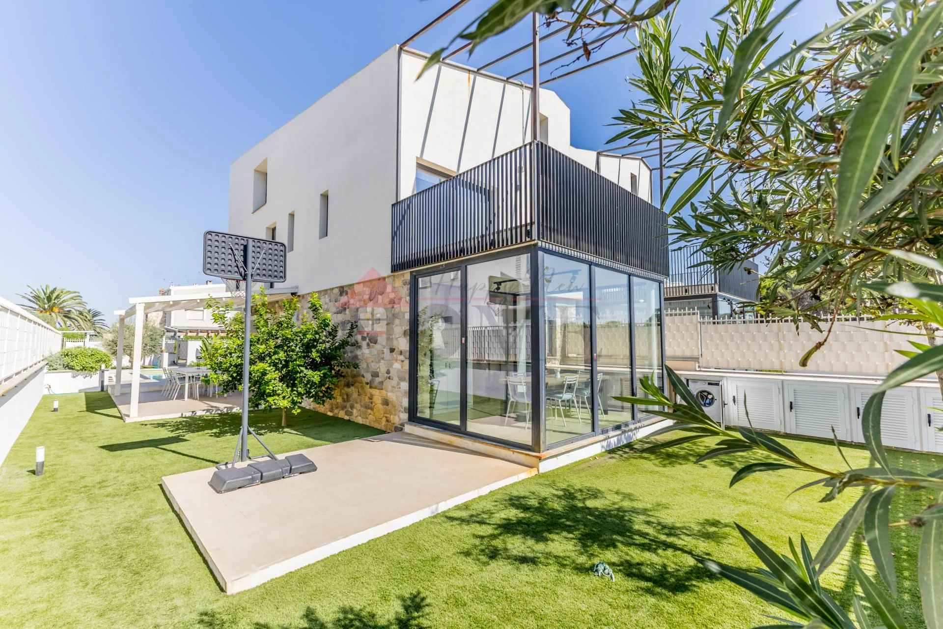 FREGENE – PRESTIGIOSA VILLA DI NUOVA COSTRUZIONE CON PISCINA • VISTA MARE • CLASSE A4 RIF. V/100 — foto 9