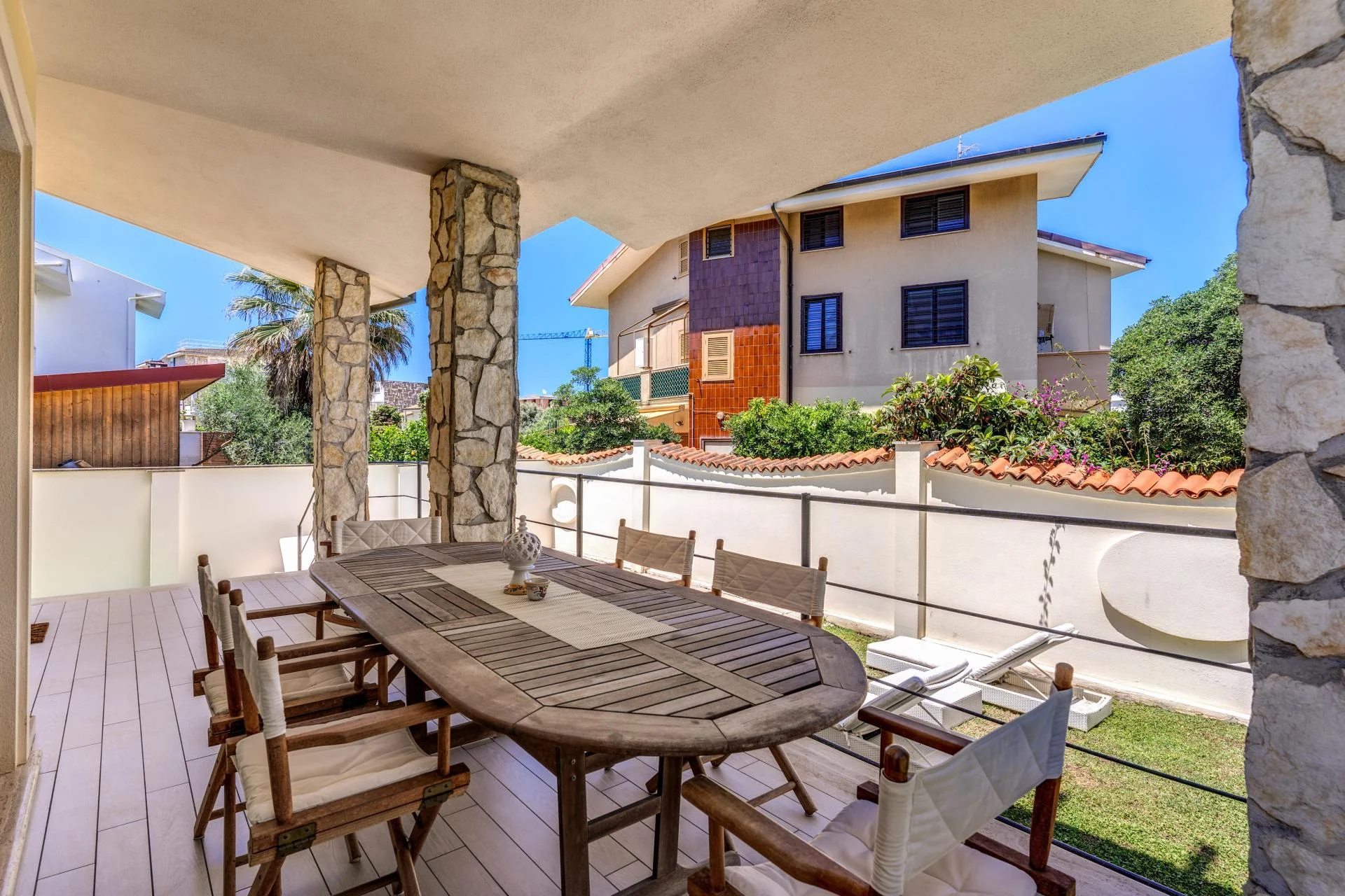 FREGENE CENTRO PRESTIGIOSA VILLA BIFAMILIARE CON GIARDINO E PISCINA RIF. V/80 — foto 11
