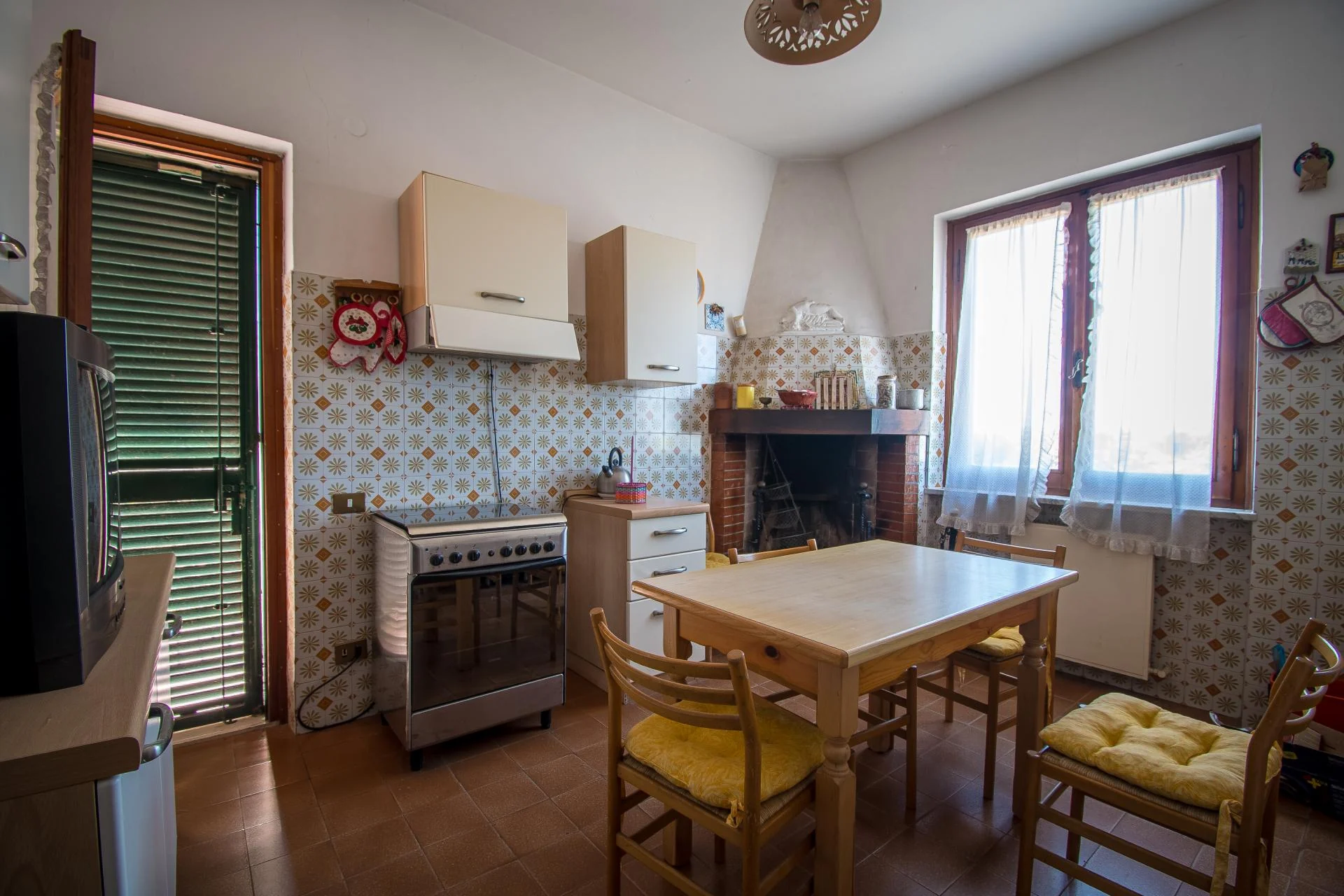 TENUTA DI CAMPAGNA CON VILLA PADRONALE, MAGAZZINI, AUTORIMESSE E TERRENO RIF. V/150 — foto 14