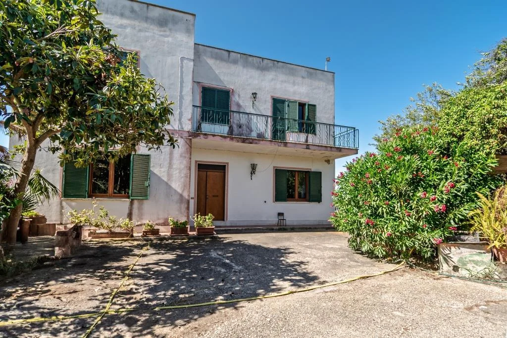 TENUTA DI CAMPAGNA CON VILLA PADRONALE, MAGAZZINI, AUTORIMESSE E TERRENO RIF. V/150 — foto 3