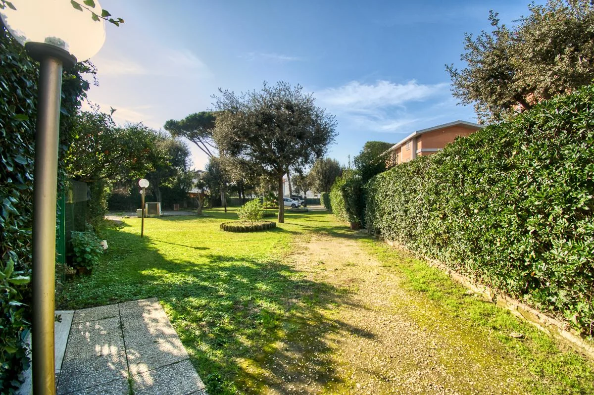 FREGENE IN RESIDENCE VILLINO CON GIARDINO E POSTO AUTO Rif. V/15 — foto 28