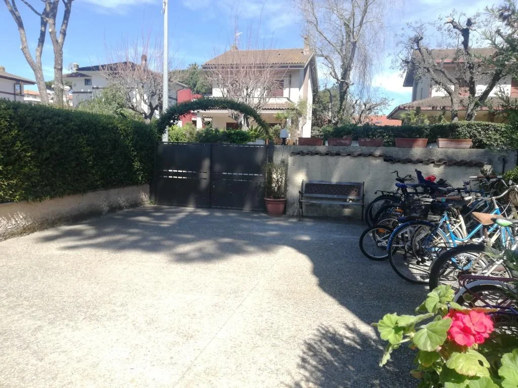 FREGENE GRAZIOSO ED ACCESSORIATO VILLINO CON GIARDINO RIF. AE/75 — foto 22