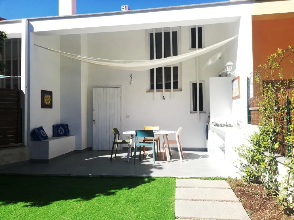 FREGENE GRAZIOSO ED ACCESSORIATO VILLINO CON GIARDINO RIF. AE/75 — foto 2