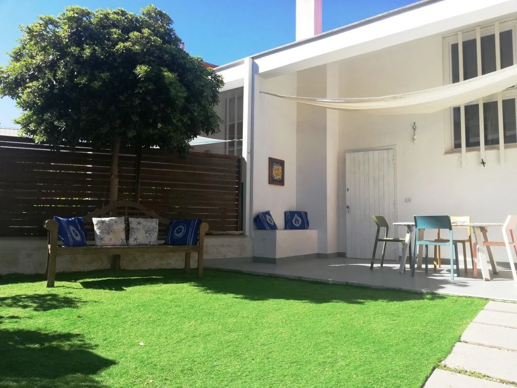 FREGENE GRAZIOSO ED ACCESSORIATO VILLINO CON GIARDINO RIF. AE/75 — foto 1