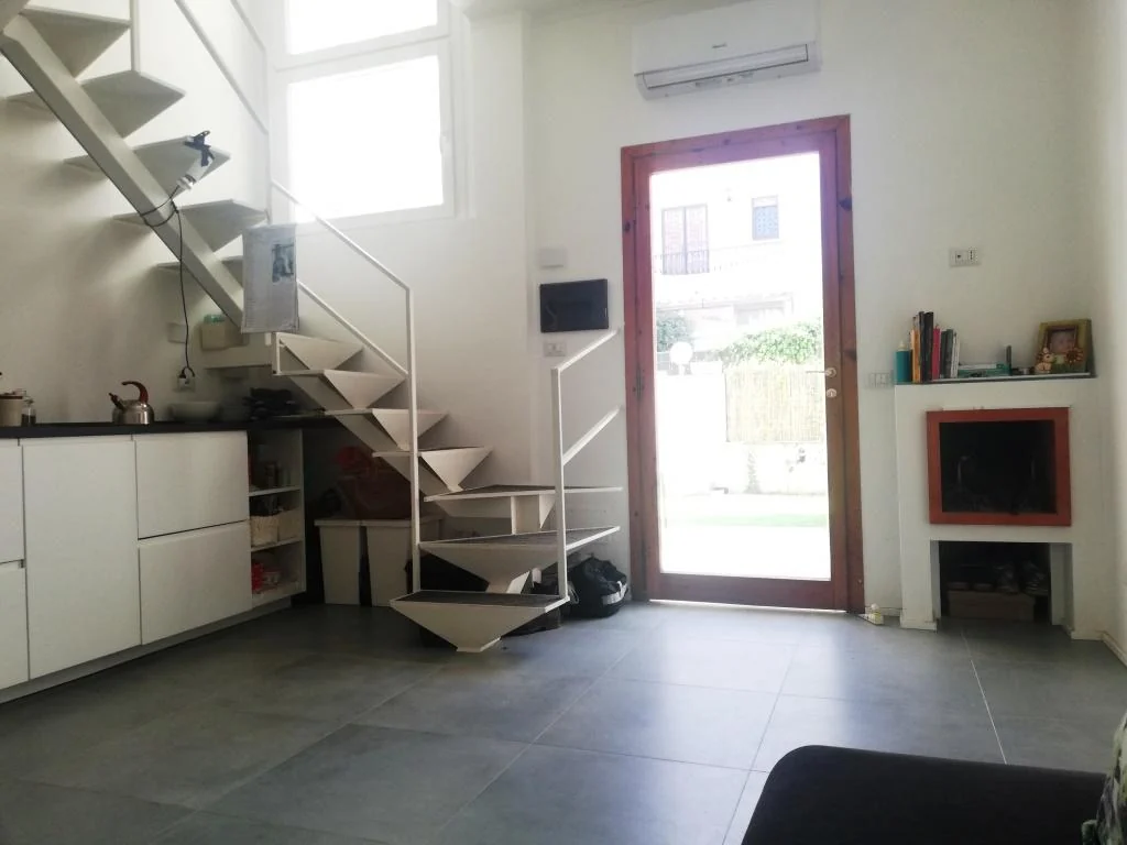 FREGENE GRAZIOSO ED ACCESSORIATO VILLINO CON GIARDINO RIF. AE/75 — foto 8