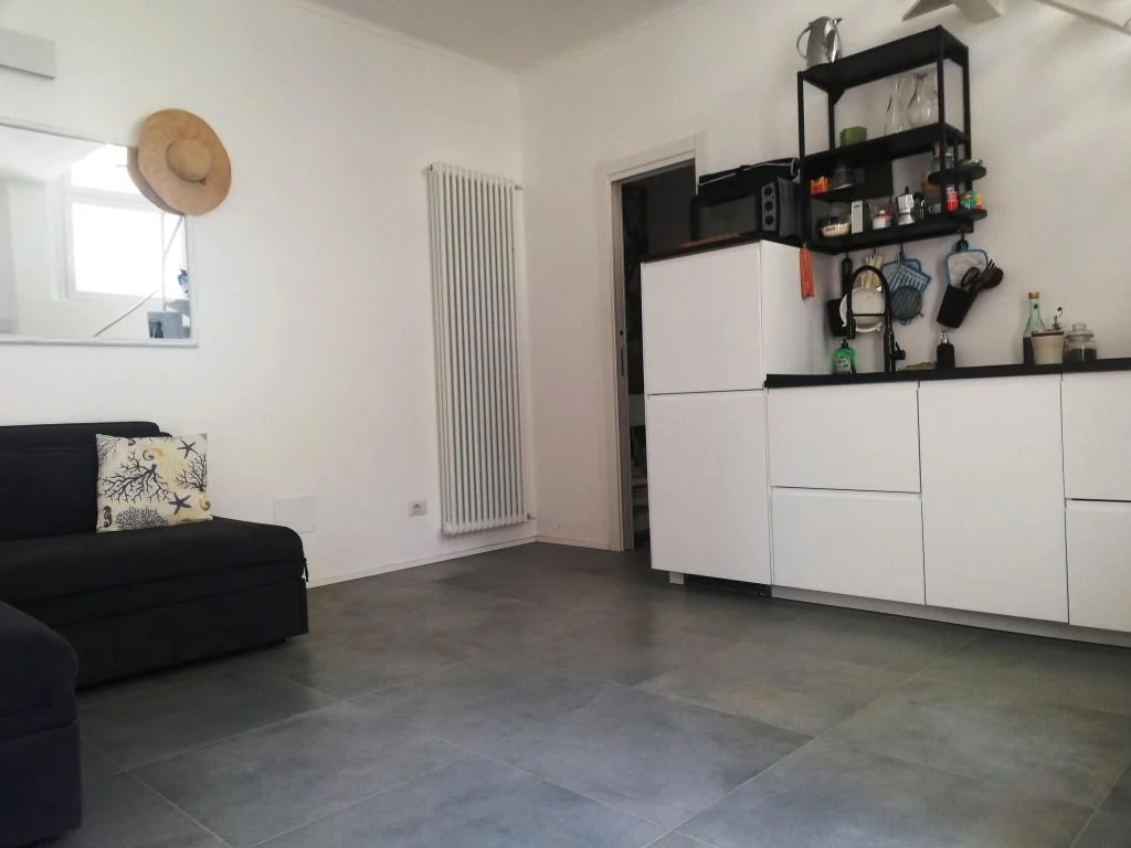 FREGENE GRAZIOSO ED ACCESSORIATO VILLINO CON GIARDINO RIF. AE/75 — foto 6