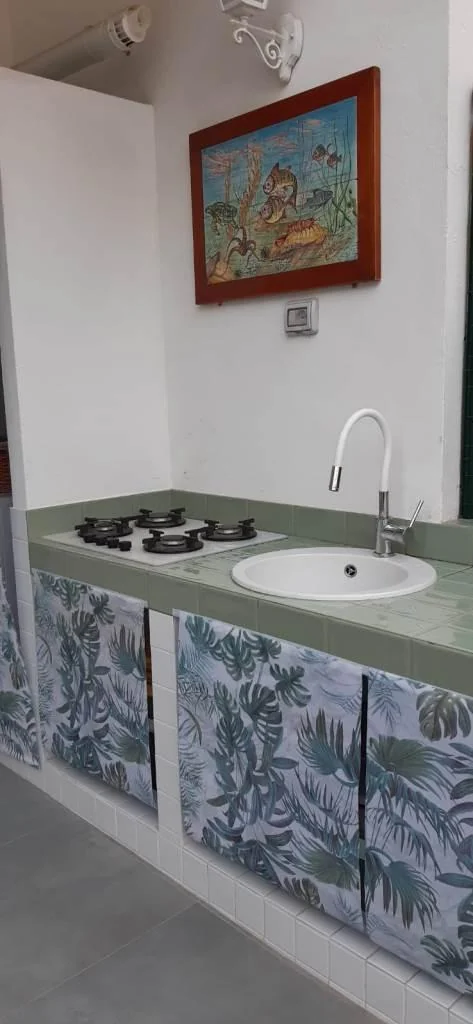 FREGENE GRAZIOSO ED ACCESSORIATO VILLINO CON GIARDINO RIF. AE/75 — foto 18