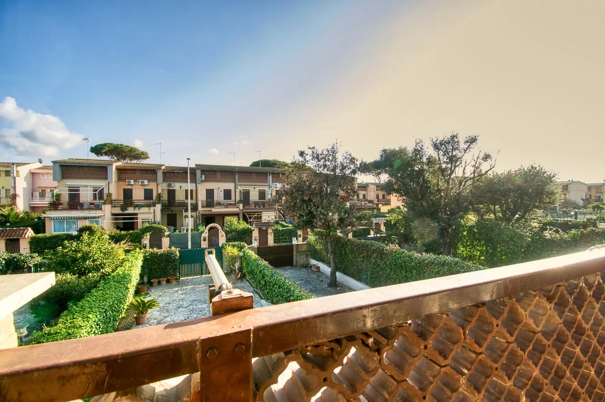 FREGENE VICINO MARE VILLA QUADRIFAMILIARE CON GIARDINO E TERRAZZO RIF. V/70 — foto 23