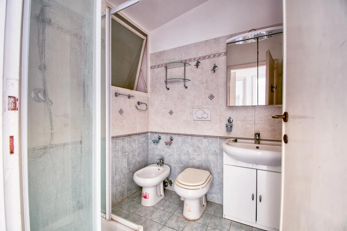 FREGENE VICINO MARE VILLA QUADRIFAMILIARE CON GIARDINO E TERRAZZO RIF. V/70 — foto 21