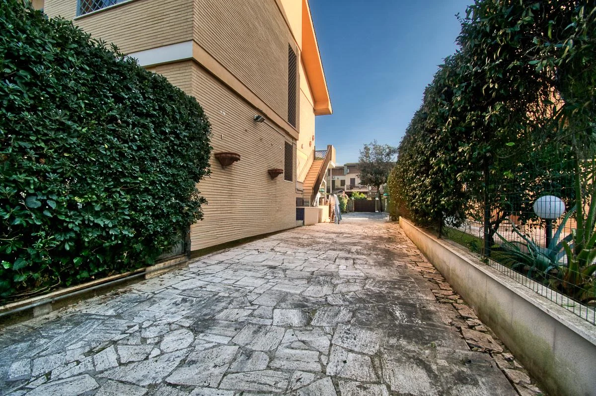 FREGENE VICINO MARE VILLA QUADRIFAMILIARE CON GIARDINO E TERRAZZO RIF. V/70 — foto 11