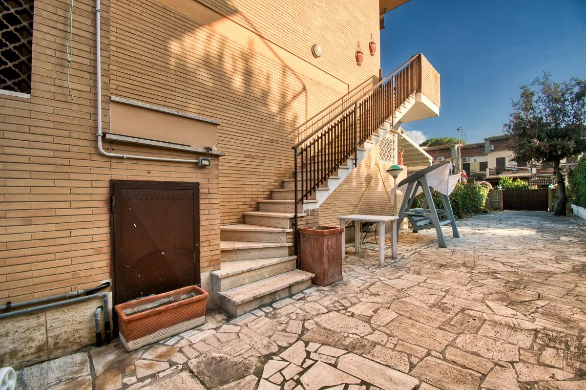 FREGENE VICINO MARE VILLA QUADRIFAMILIARE CON GIARDINO E TERRAZZO RIF. V/70 — foto 22
