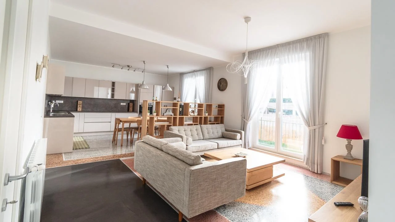 FREGENE CENTRO RIFINITISSIMA VILLA CON GIARDINO E TERRAZZI RIF. V/60 — foto 6