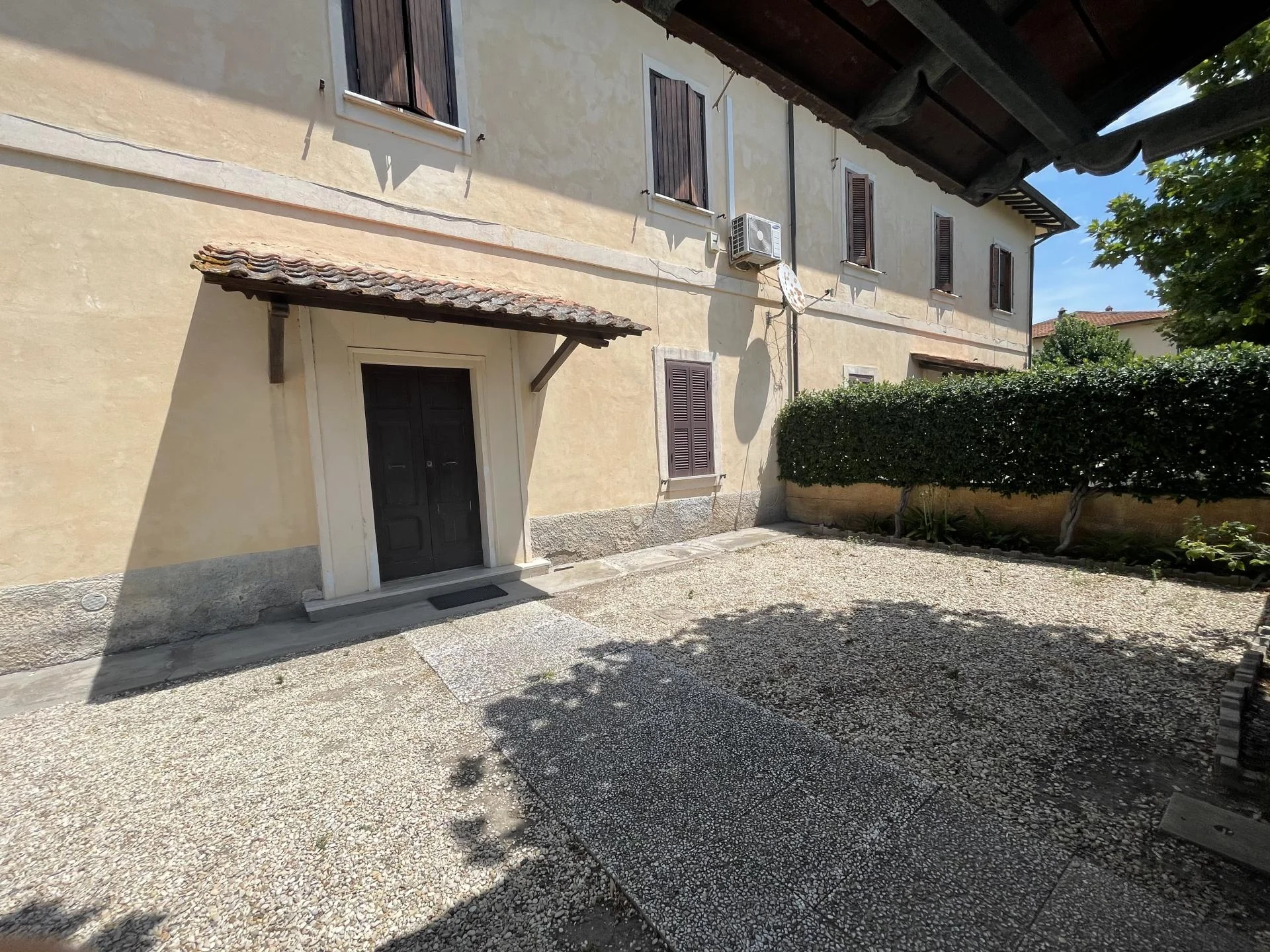 MACCARESE VICINO ALLA PIAZZA APP.TO PIANO TERRA IN CASALE RIF. A/26 — foto 2